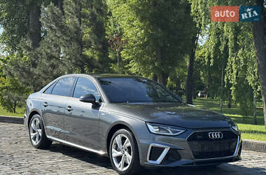 Седан Audi A4 2023 в 