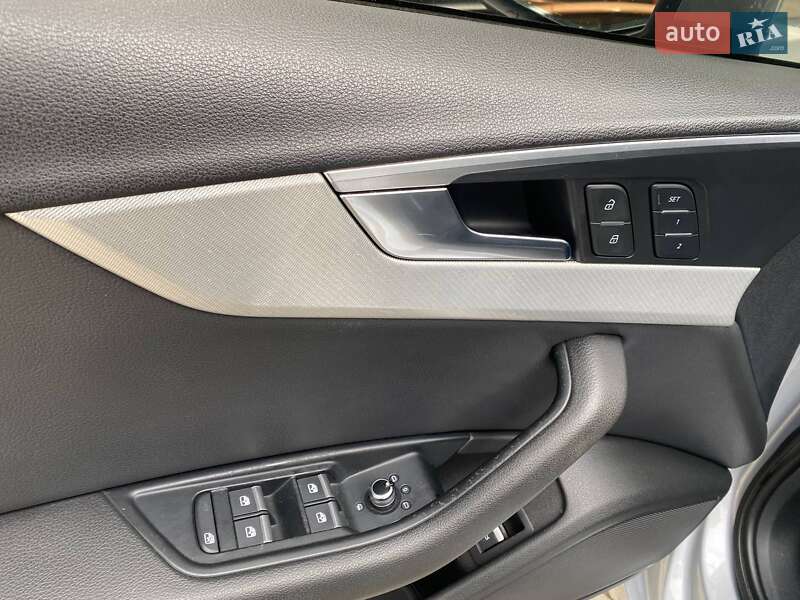 Седан Audi A4 2017 в Львове