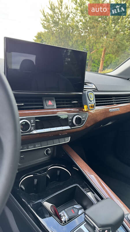 Седан Audi A4 2023 в Львове