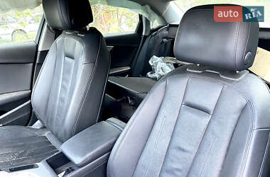 Седан Audi A4 2017 в 
