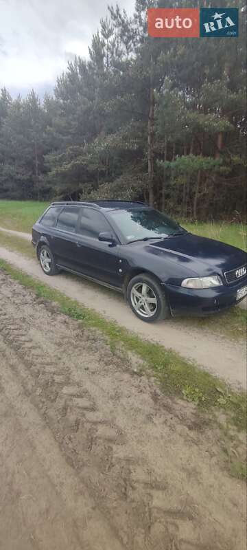 Універсал Audi A4 1996 в Жовкві