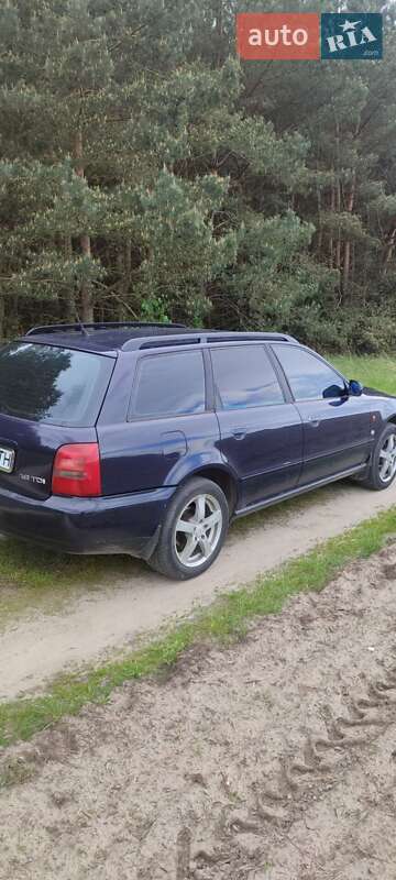 Універсал Audi A4 1996 в Жовкві