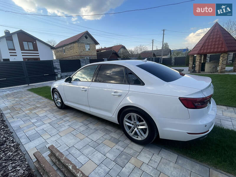 Седан Audi A4 2016 в Ивано-Франковске