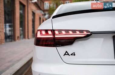 Седан Audi A4 2022 в 