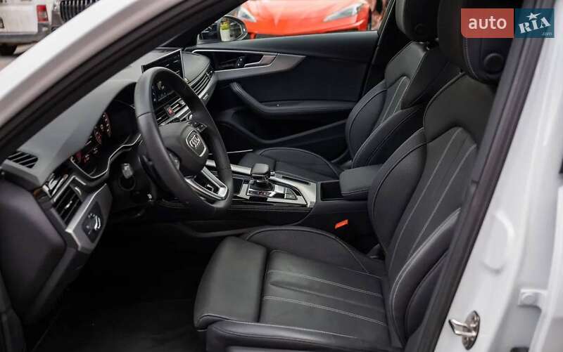 Седан Audi A4 2022 в Киеве
