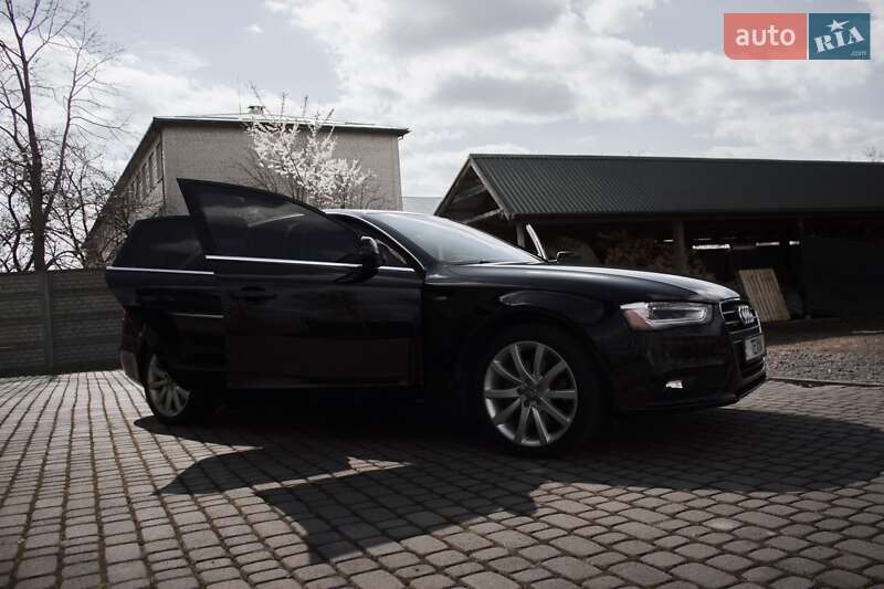 Седан Audi A4 2012 в Жовкві