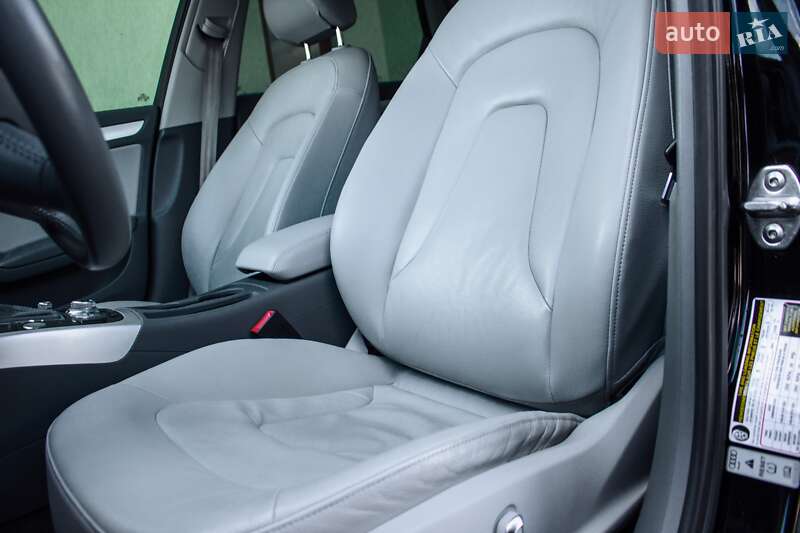 Седан Audi A4 2012 в Жовкві