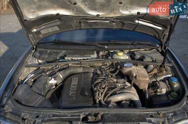 Седан Audi A4 1995 в 