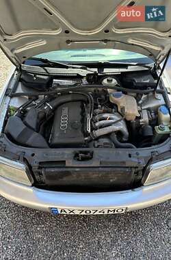 Седан Audi A4 1995 в 