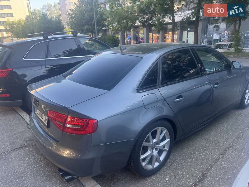 Седан Audi A4 2012 в Великом Березном