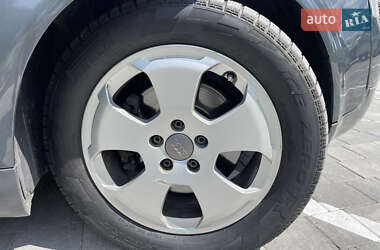 Седан Audi A4 2002 в 