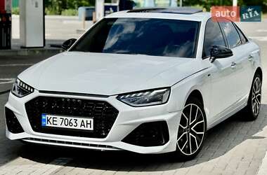 Седан Audi A4 2021 в 