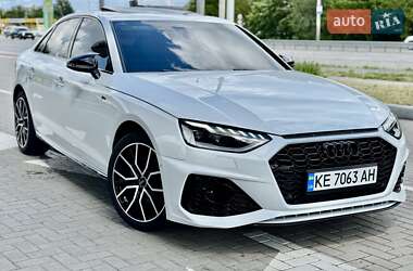 Седан Audi A4 2021 в 