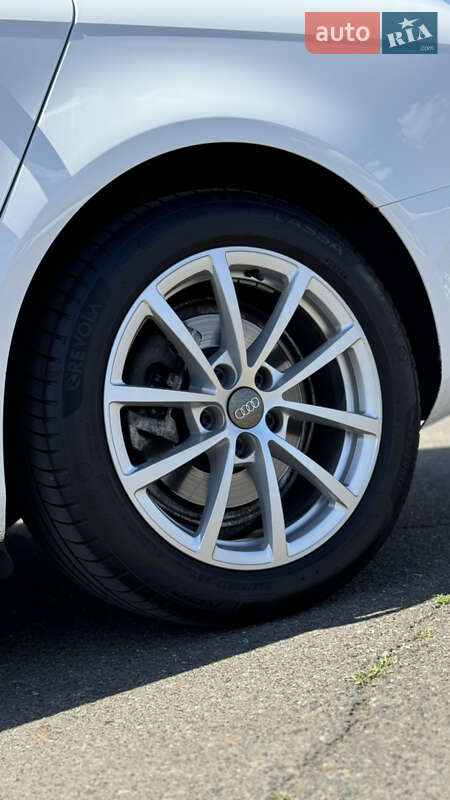 Универсал Audi A4 2013 в Первомайске