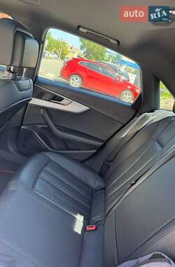 Седан Audi A4 2016 в 