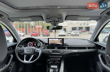 Седан Audi A4 2021 в 