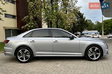 Седан Audi A4 2017 в 