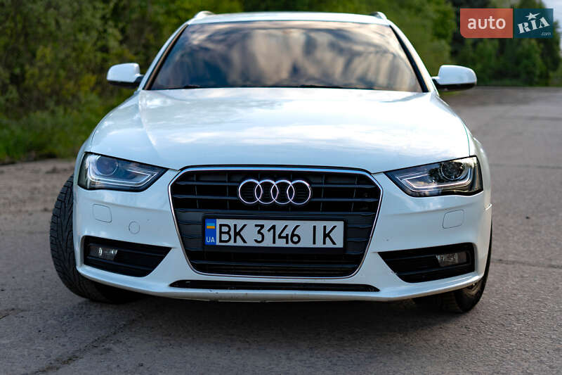 Универсал Audi A4 2012 в Новояворовске