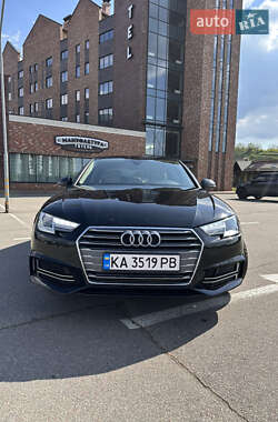 Седан Audi A4 2018 в Киеве