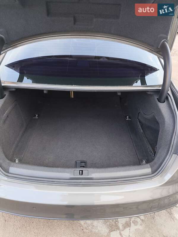 Седан Audi A4 2014 в Чернигове
