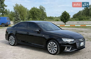 Седан Audi A4 2019 в 
