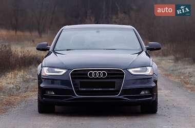 Седан Audi A4 2014 в 