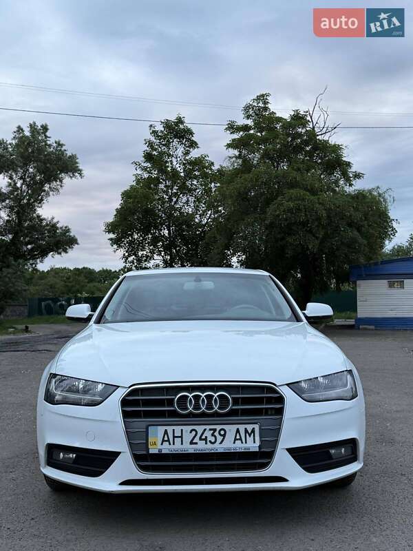 Седан Audi A4 2013 в Киеве
