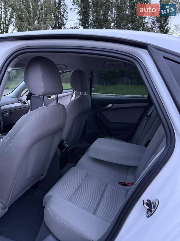 Седан Audi A4 2013 в Киеве