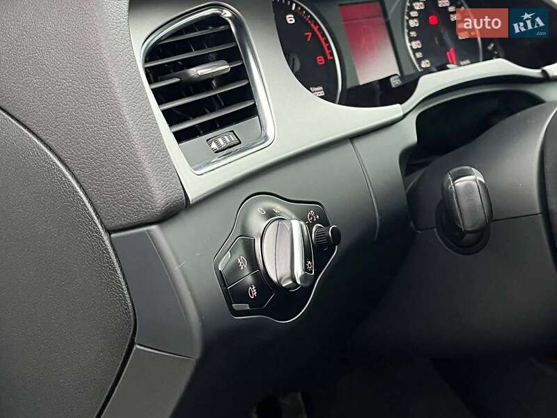 Седан Audi A4 2010 в Львове