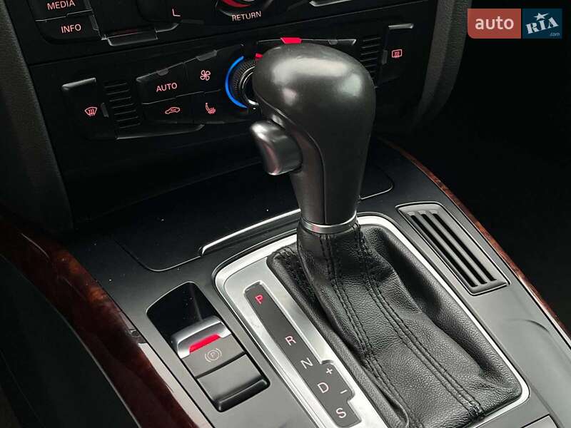 Седан Audi A4 2010 в Львове