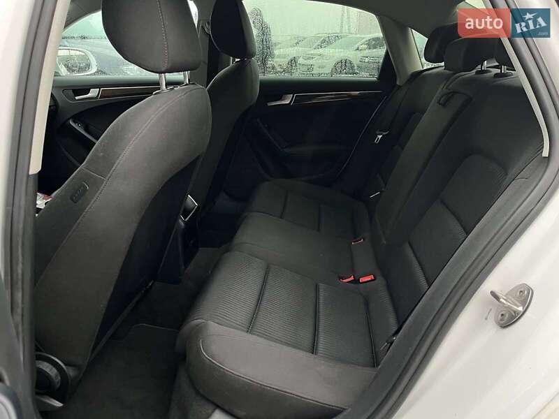 Седан Audi A4 2010 в Львове