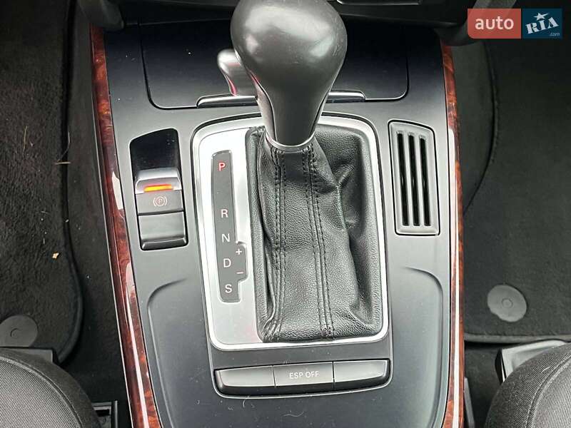 Седан Audi A4 2010 в Львове