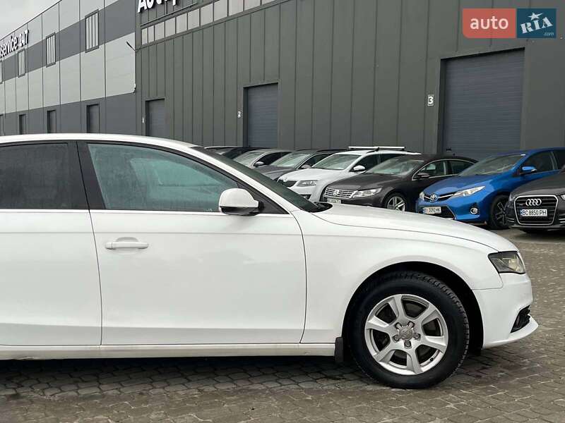 Седан Audi A4 2010 в Львове