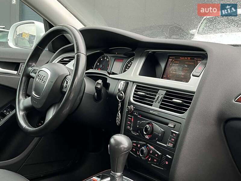 Седан Audi A4 2010 в Львове
