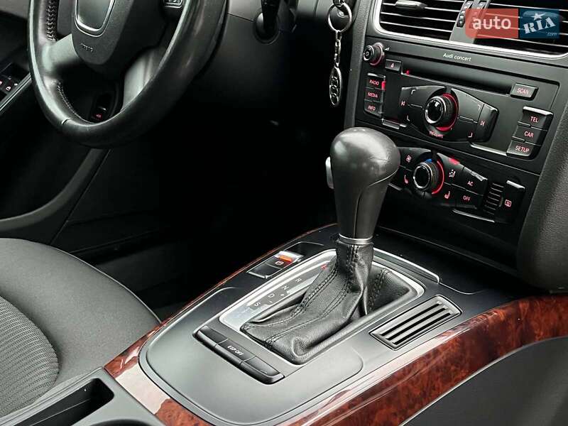 Седан Audi A4 2010 в Львове