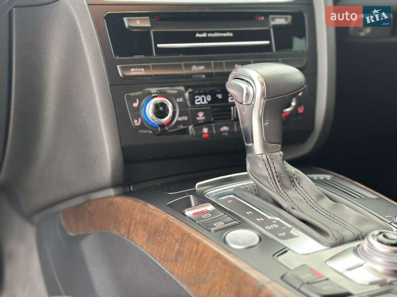 Седан Audi A4 2014 в Киеве