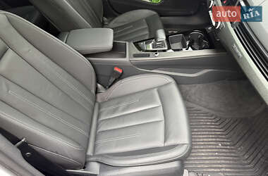 Седан Audi A4 2020 в 