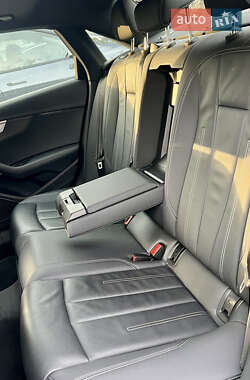 Седан Audi A4 2022 в 