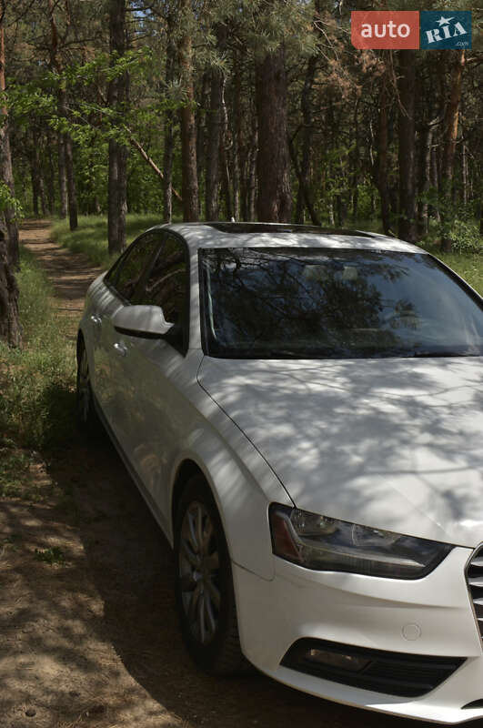 Седан Audi A4 2014 в Запорожье