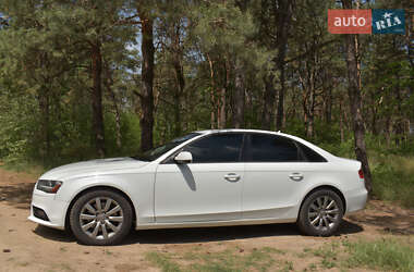 Седан Audi A4 2014 в 