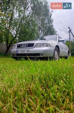 Седан Audi A4 2000 в Богуславе