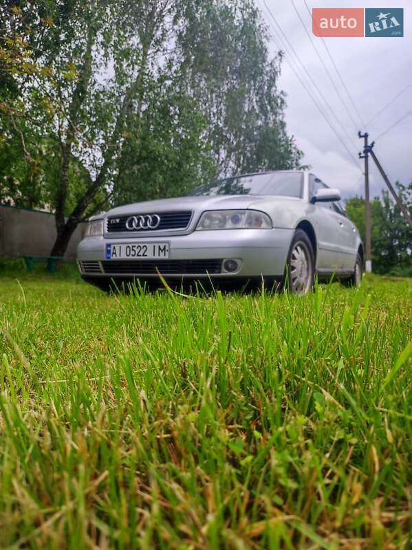 Седан Audi A4 2000 в 
