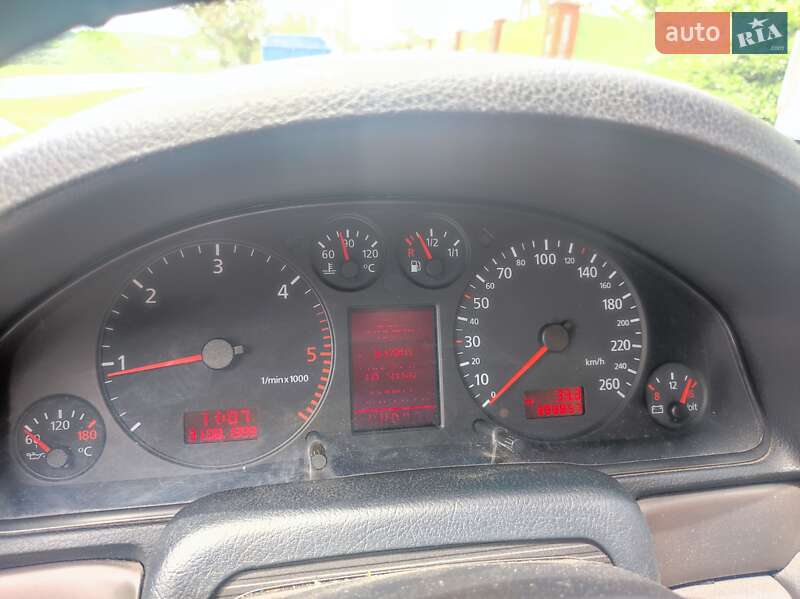 Седан Audi A4 2000 в Богуславе