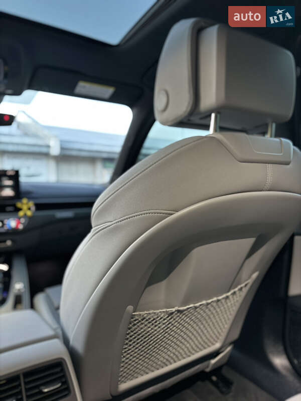 Седан Audi A4 2023 в Львове
