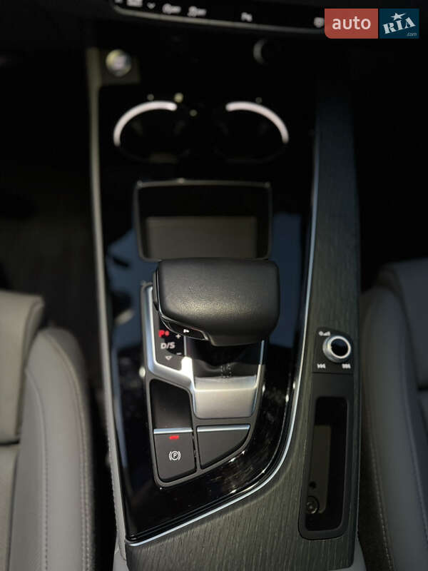 Седан Audi A4 2023 в Львове