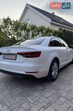 Седан Audi A4 2017 в 