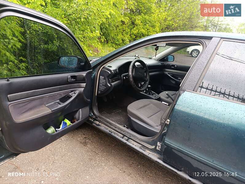 Седан Audi A4 1996 в Вольнянске