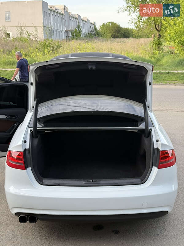 Седан Audi A4 2012 в Сумах