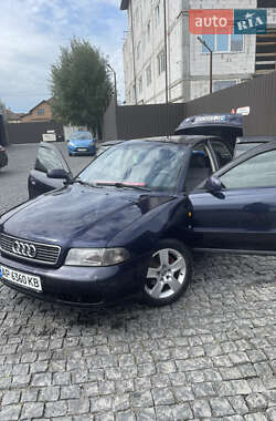 Седан Audi A4 1997 в 