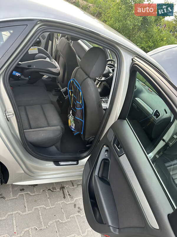 Седан Audi A4 2012 в Львове